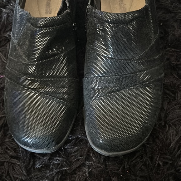 Clogs - Picture 2 of 4